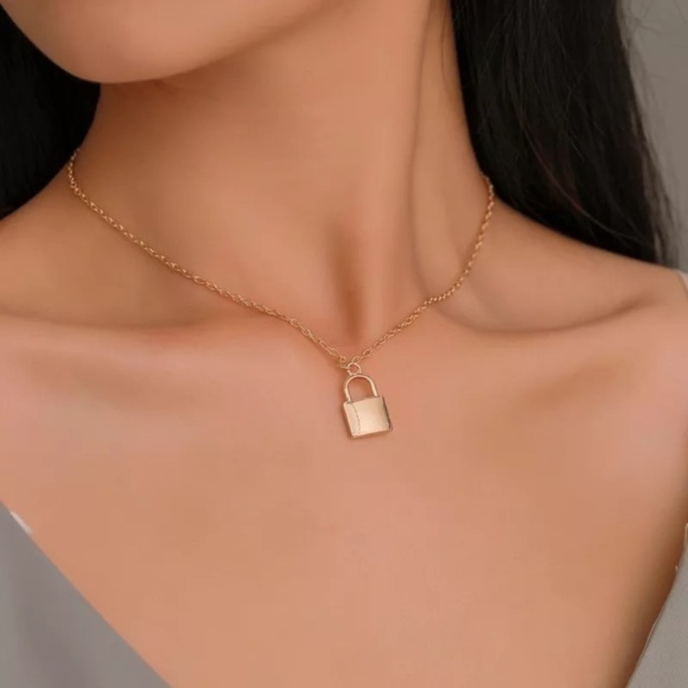 3/$30 💛 Lock Pendant Necklace